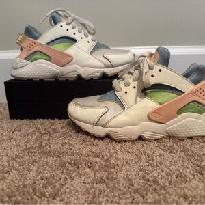 Nike Athletic Shoes in Cream, Green, and Blue